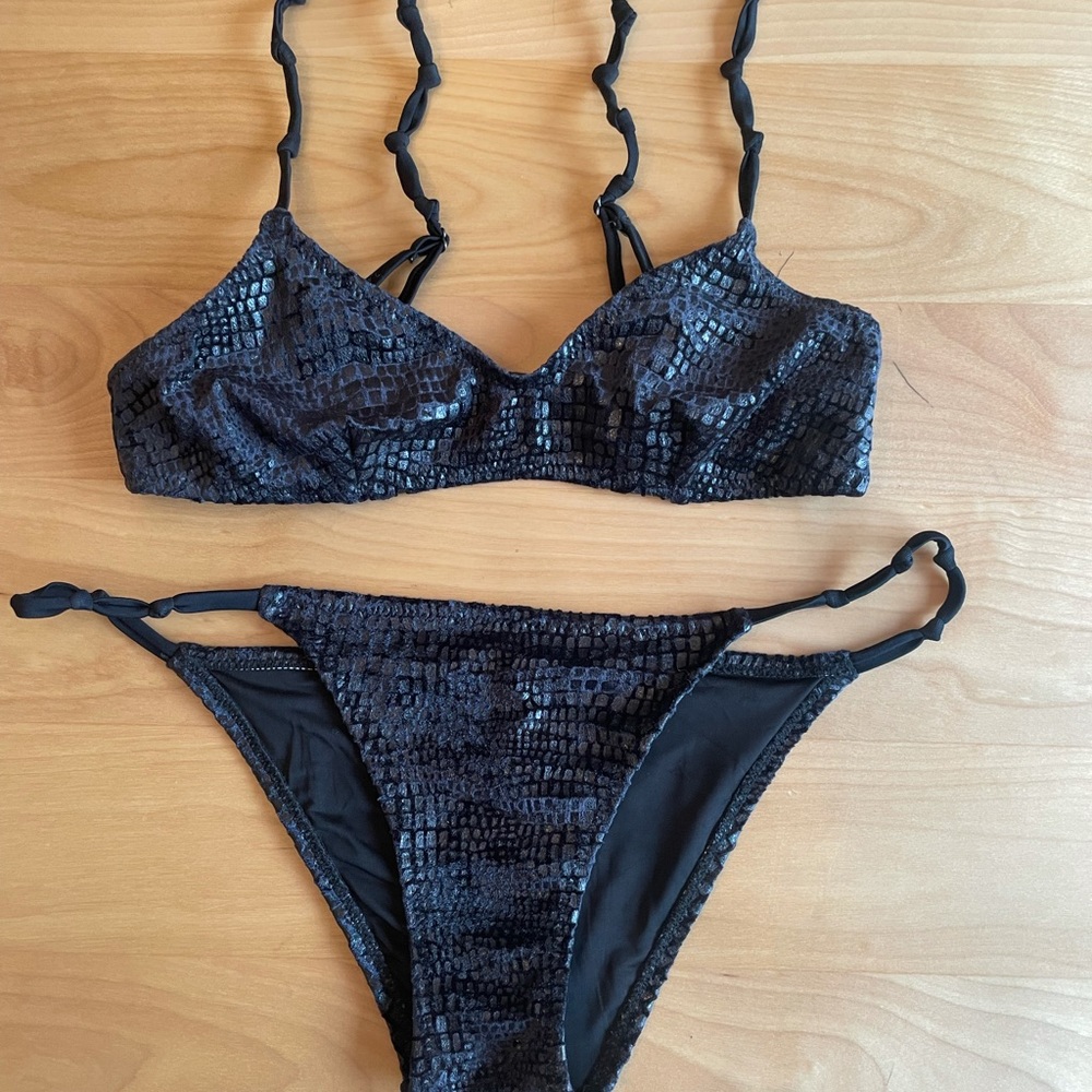 SOLID & STRIPED The April coated velvet blackout bikini set